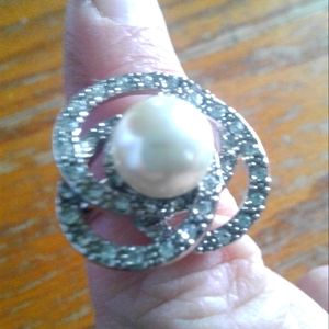 Avon Pretty Pearlesque Ring Size 8